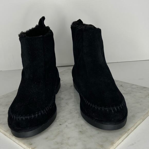 NEW Steve Madden Moccasin Boots Tommy Bootie Black Suede Shearling Lined 5 $110 - Picture 3 of 12